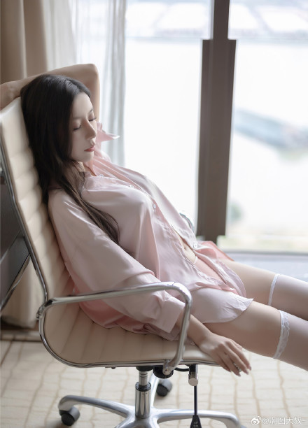 No.1040 期 85张+1P 曼妙身材别样动人，姿态婀娜妩媚，原图可.俬.我G