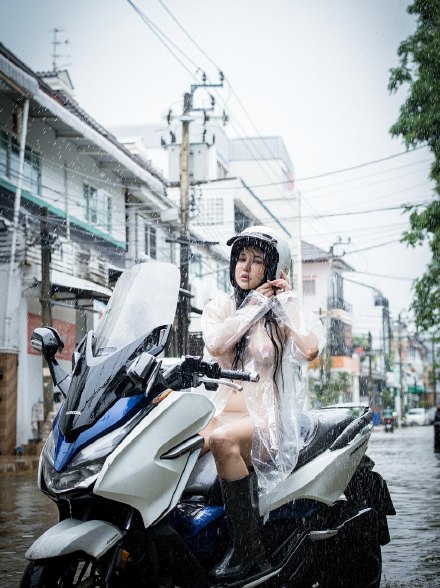 chubpydoo雨下那么大，光靠水衣能行吗……